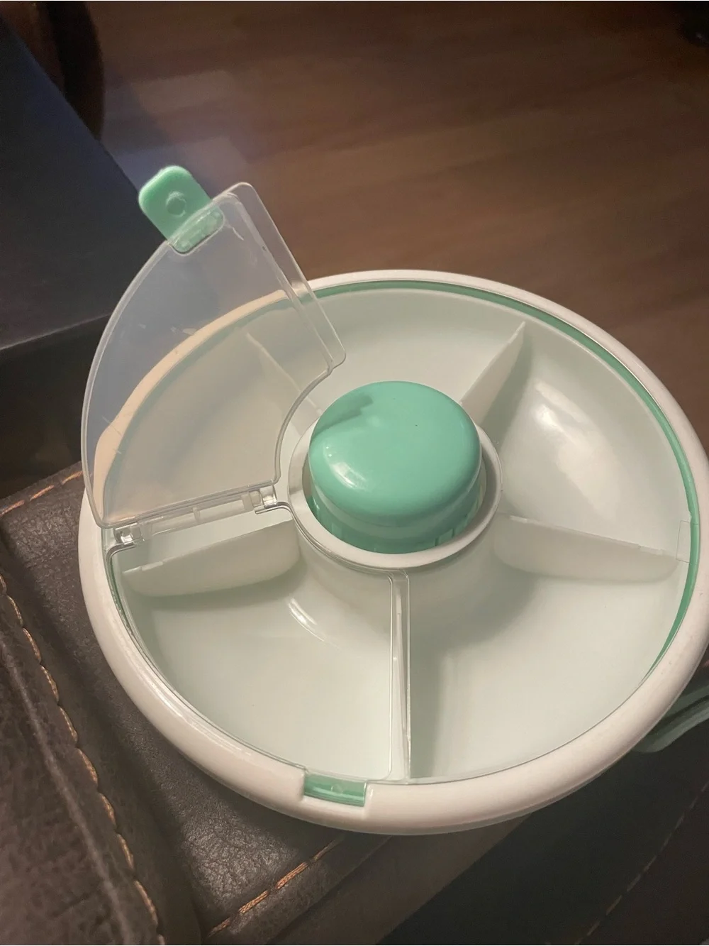 Brand new toddler Snack Spinner divided bowl container